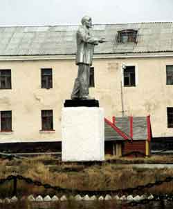 Белушья губа памятник В.И.Ленину